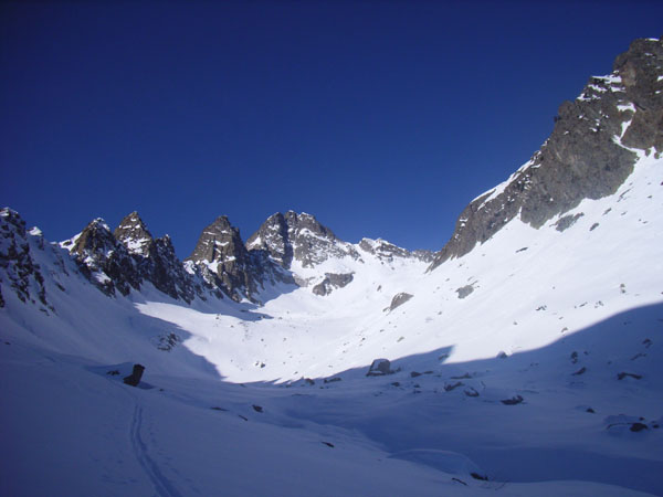 #1 Pic du frene : Pas de trace dans ce vallon bien poudreux Pic du frene : Pas de trace dans ce vallon bien poudreux