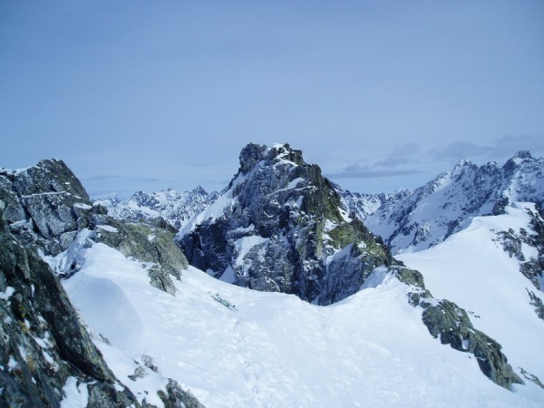 Sommet de la Dent du Pra : L'entrée du couloir nord; à gauche le Mont Blanc, à droite la grande Casse, du beau monde,quoi !!!