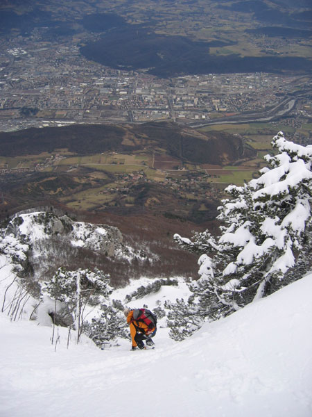Ski avec vue : Sympa l'ambiance de la descente avec la vue sur Grenoble (Photo Jip)