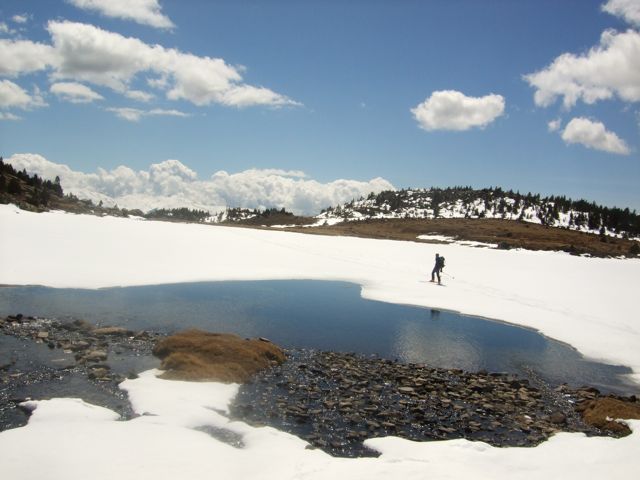 #9 Etang de Las Dougnes : C Etang de Las Dougnes : C'est le dégel qui commence; bientôt les cannes à pêche.