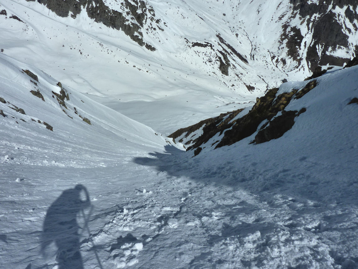 #9 Couloir NW : même les contrepentes rive gauche sont encore gelées. Couloir NW : même les contrepentes rive gauche sont encore gelées.
