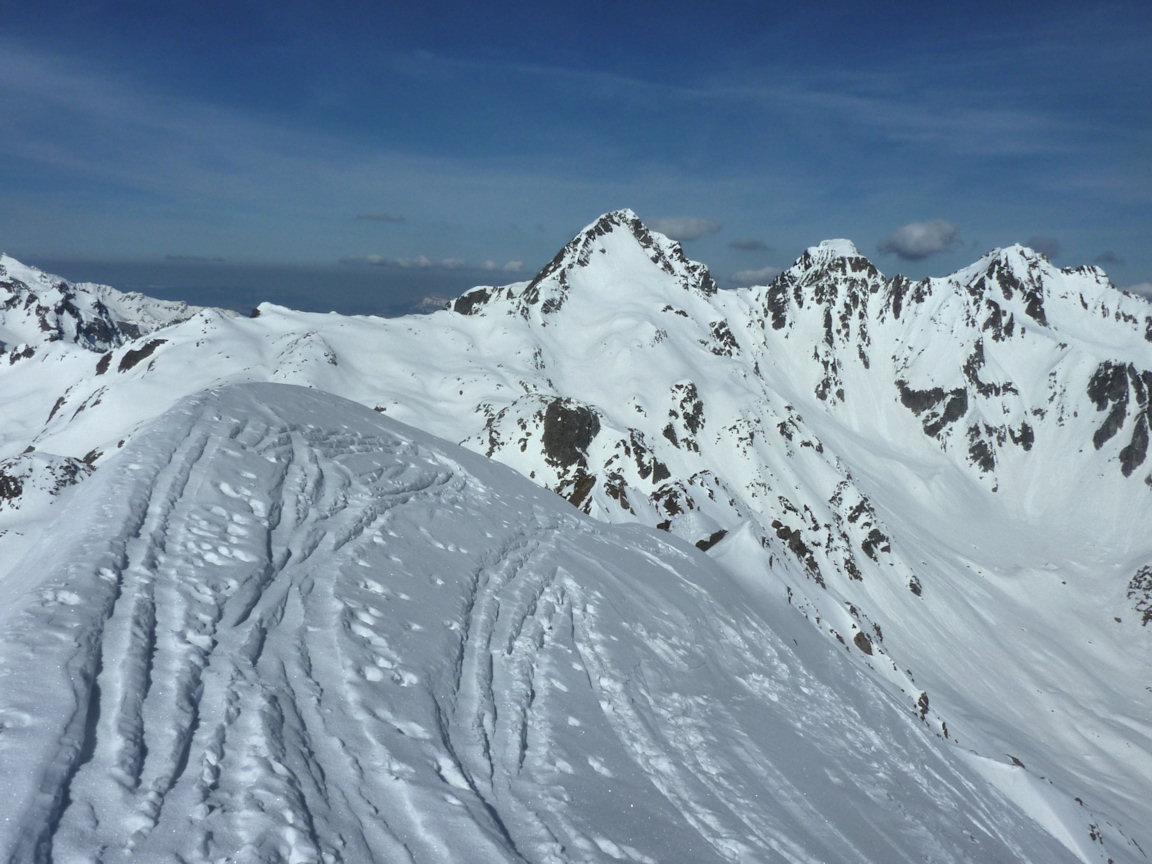 #7 Devant le Bec d Devant le Bec d'Arguille : Départ de la face Nord en poudre tassée.
