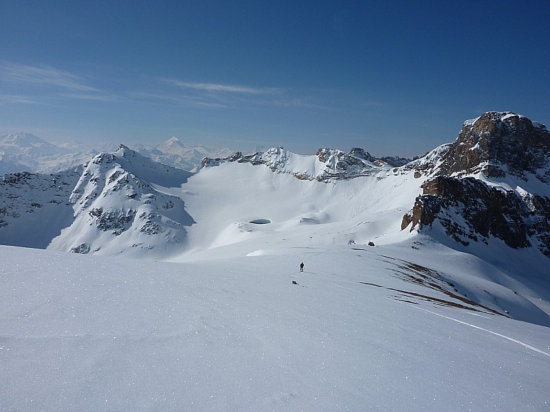#40 Ferdenpass : A droite le Majinghorn, en son pied un beau glacier pour une altitude d Ferdenpass : A droite le Majinghorn, en son pied un beau glacier pour une altitude d'approvsionnement de 2900m.