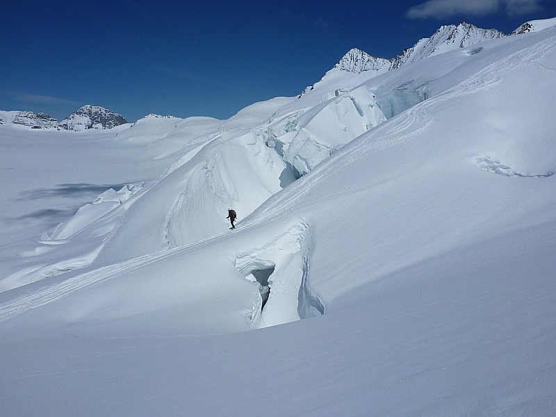 Descente du Grunhorn : Pont de neige.