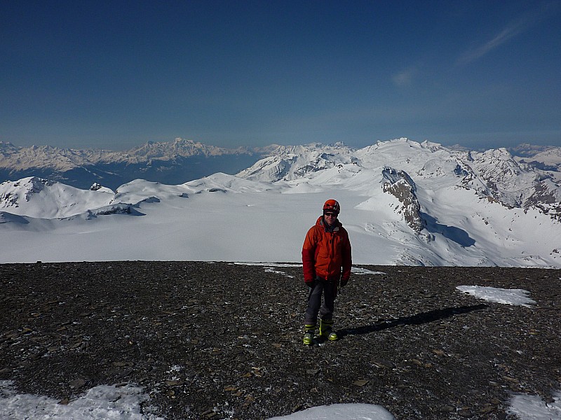 Wildstrubel : Devant le glacier de la plaine morte, et le wildhorn au fond à droite. A gauche le Valais avec le Grand Combin qui dépasse.