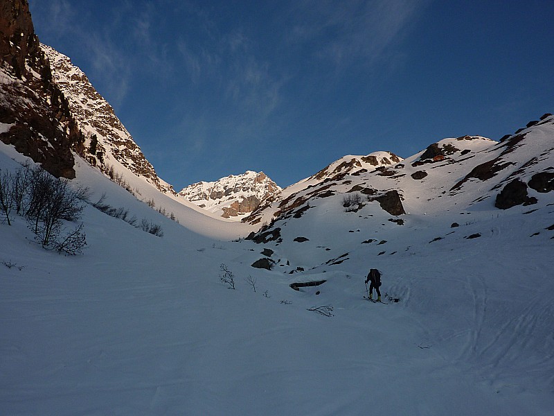 #39 Sous l Sous l'alpage de Kummenalp : Au fond le Ferdenrothorn, changement de décors après l'Oberland.