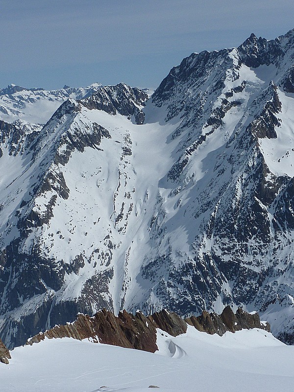 Steinhussorn : Vue sur le haut de la descente plein ouest depuis le Tieberglücke.