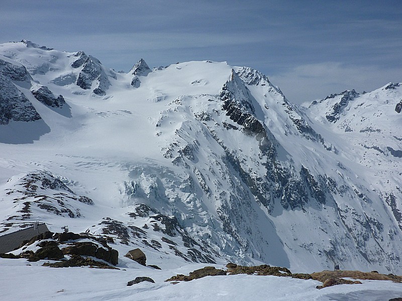 Depuis la Trifthütte : Vue sur le Steinhussorn ainsi que sa montée depuis le nouveau lac, qui porte peut-être un nom ?