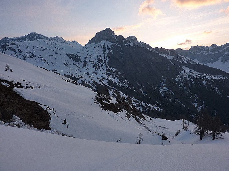 Sous le Sexe Rouge : Vallon de la Tsanfleuronne, à gauche l'Arpelistosck.