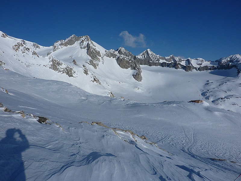 Sur la crête NE du HejiZwachte : Avant de redescedre une bonne centaine de mètre sur le Minstigergletsceher. A gauche le Galmihorn.