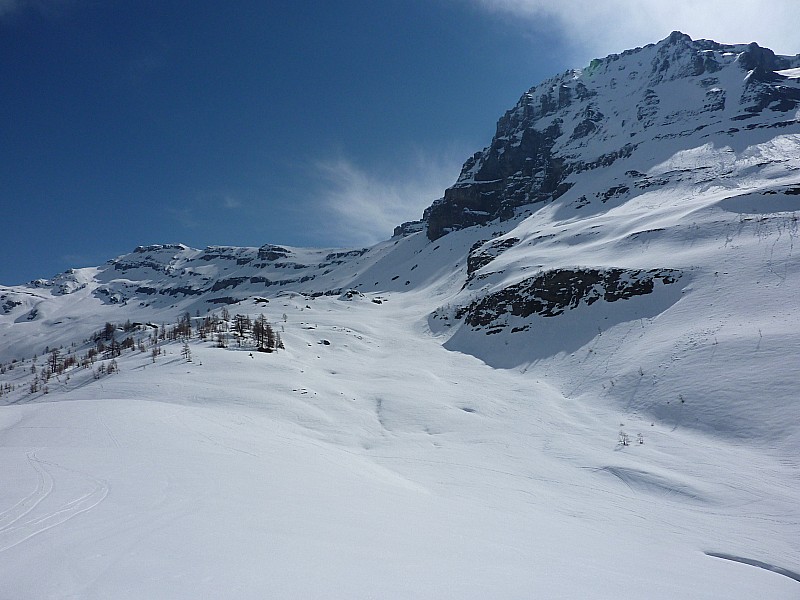 Flüealp : A gauche, l'arête du Ferdenrothorn.