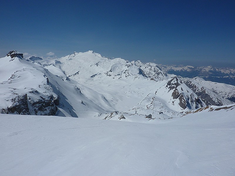 Wisshore : Au fond le Wildhorn et son accès très cahotique, qui ne parait pas vu d'ici.