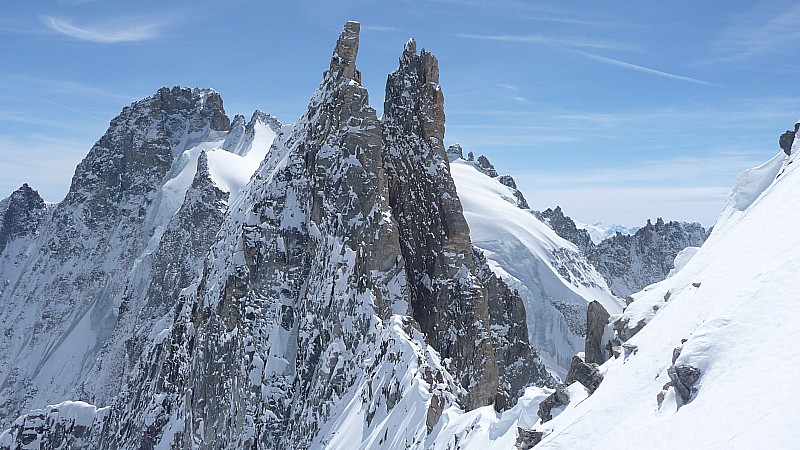 #7 Col des Cristaux : Au fond, le Triolet Col des Cristaux : Au fond, le Triolet