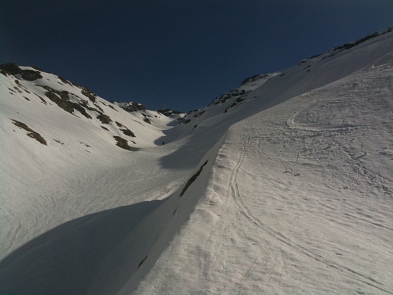 #5 Montée dans le half-pipe : Montée dans le half-pipe du vallon du clapier entrecoupé de belles congères Montée dans le half-pipe : Montée dans le half-pipe du vallon du clapier entrecoupé de belles congères