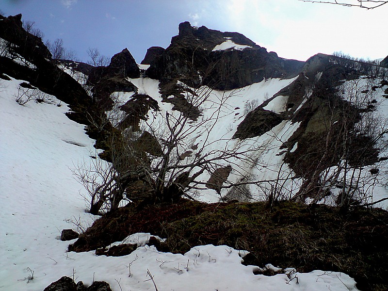 #16 pas très fréquenté : me semble t-il, ce coin de Chaudefour. On monte nettement plus à droite que l pas très fréquenté : me semble t-il, ce coin de Chaudefour. On monte nettement plus à droite que l'aiguillette.