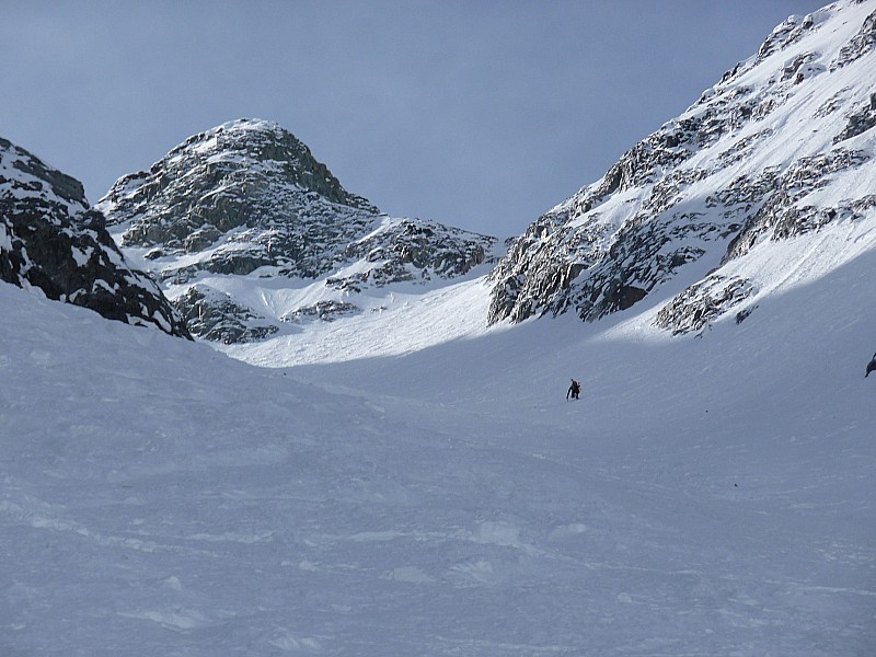 #14 Couloir : Une personne seule qui monte. Couloir : Une personne seule qui monte.