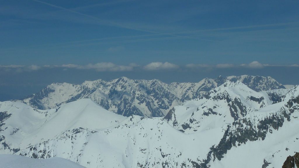 #5 Massif de l Massif de l'Armet : une espece de chape de plomb est restée collée à l'Ouest toute la journée