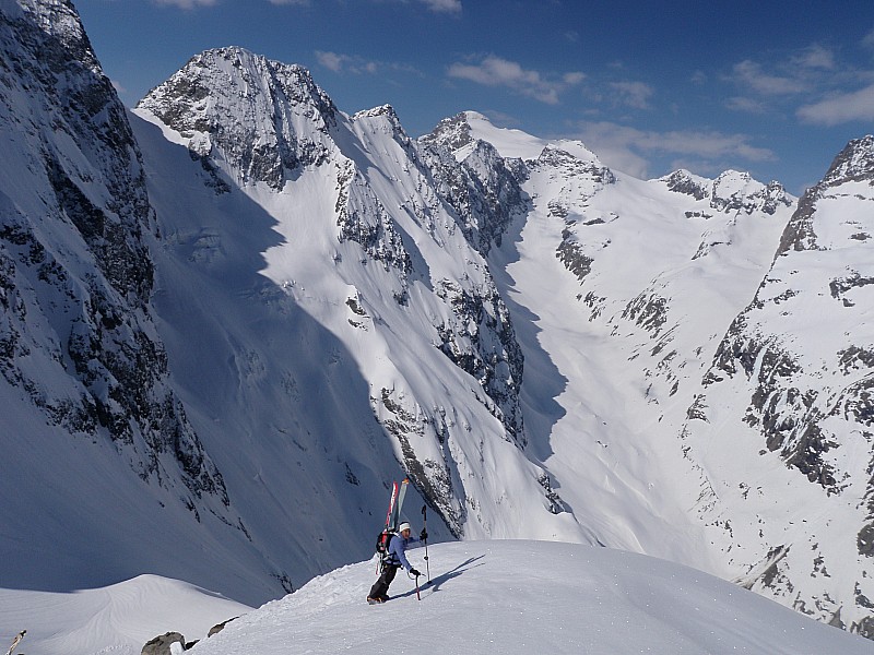 #2 montée au col de Chéret : au fond les Rouies
à gauche le col du chardon montée au col de Chéret : au fond les Rouies
à gauche le col du chardon