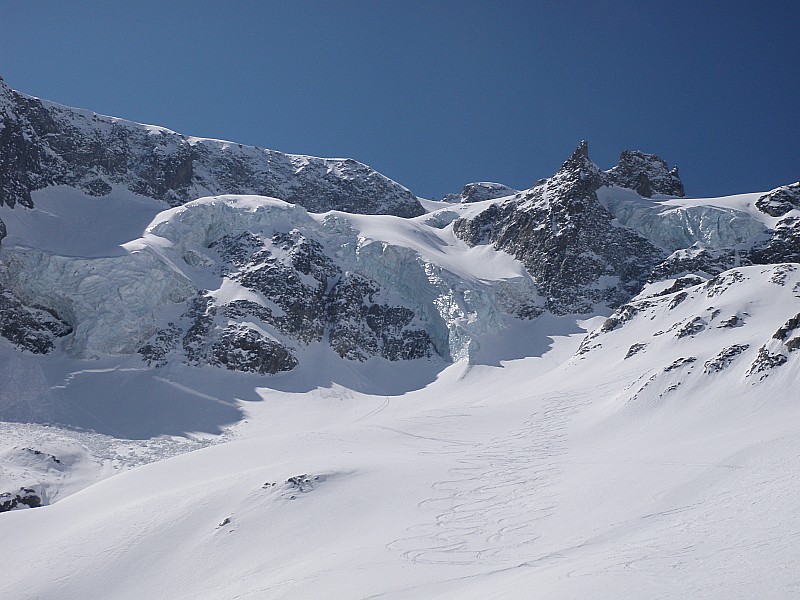 #5 glacier du Says : nous passerons auprès de ces beaux séracs glacier du Says : nous passerons auprès de ces beaux séracs