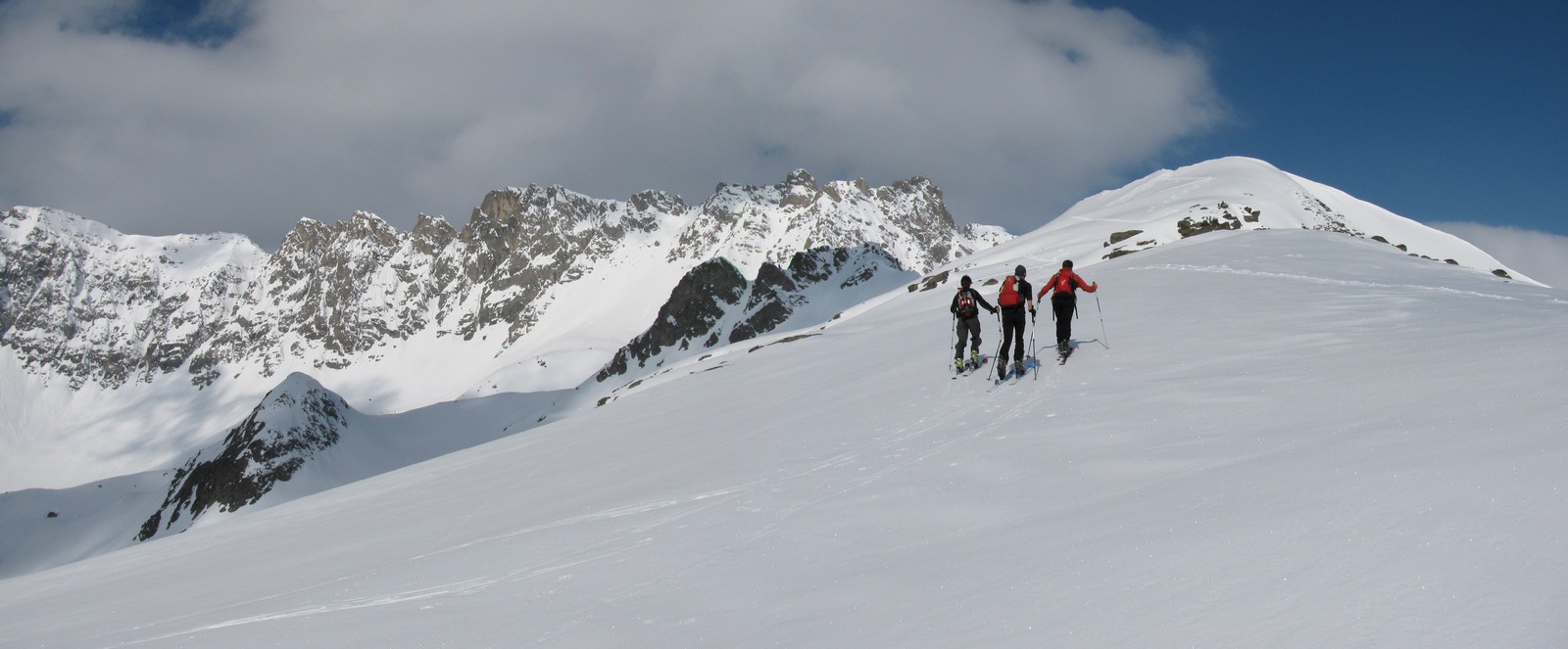 #5 La crête en vue : Nous savourons nos derniers mètres de montée dans Les Cerces La crête en vue : Nous savourons nos derniers mètres de montée dans Les Cerces