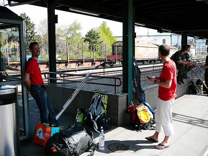 Gare de Martigny : Nous voilà à la gare de Martigny où nous attendons notre train.