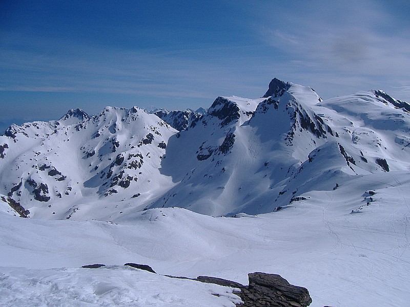 #9 croix de beldonne : depuis le sommet en direction de la croix de beldonne (le mont blanc tout au fond) croix de beldonne : depuis le sommet en direction de la croix de beldonne (le mont blanc tout au fond)