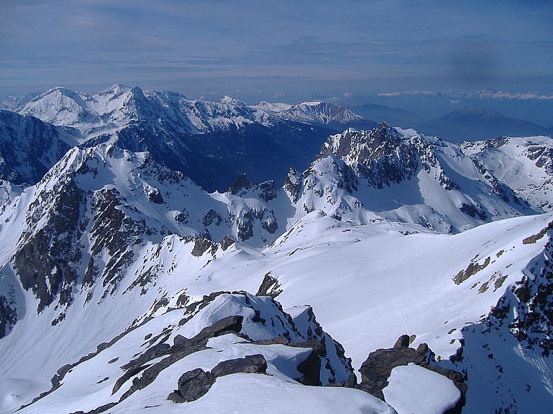 #7 vue au sud : premier plan col de la grande vaudaine, puis beldonne du pic miribel à la croix de chamrousse, puis le taillefer.. et meme le mont aiguille au fond.. si si!! vue au sud : premier plan col de la grande vaudaine, puis beldonne du pic miribel à la croix de chamrousse, puis le taillefer.. et meme le mont aiguille au fond.. si si!!