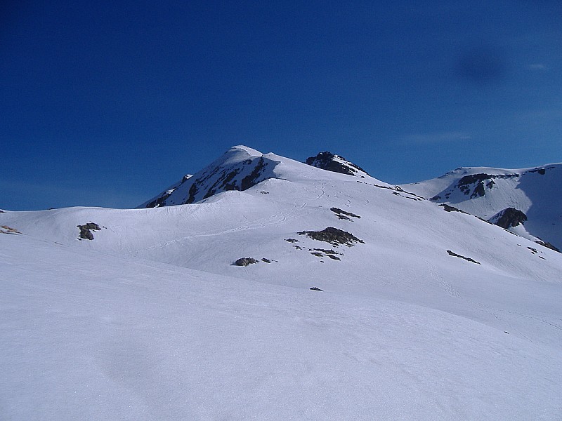 #4 Sommet en vue : le sommet de la grande lauzière (sommet en rocher noir) en ligne de mire depuis l Sommet en vue : le sommet de la grande lauzière (sommet en rocher noir) en ligne de mire depuis l'arrête sud.