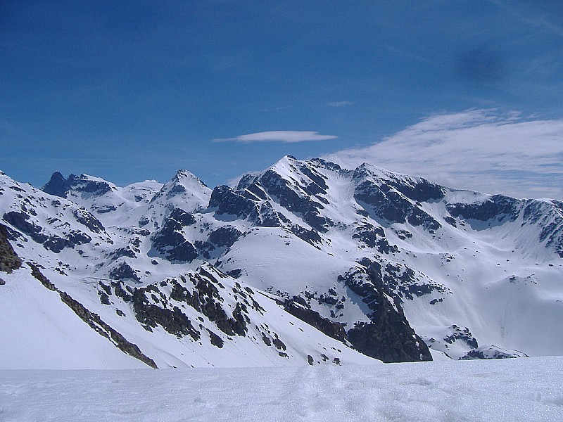 #10 depuis le grand colon : depuis le somment du grand colon : vue sur la croix de belledonne, le pic du grand doméon et la grande lauziere depuis le grand colon : depuis le somment du grand colon : vue sur la croix de belledonne, le pic du grand doméon et la grande lauziere