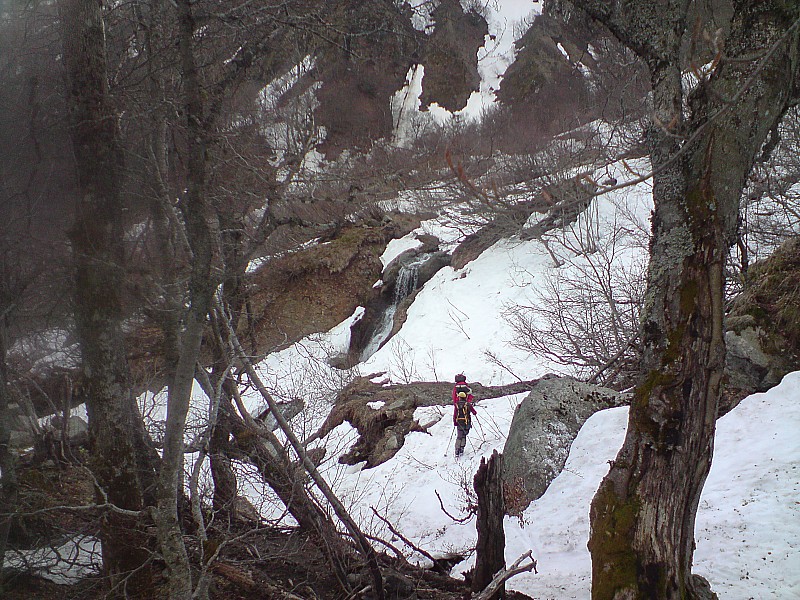 #4 vallée de Chaudefour : pas mal de monde aujourd vallée de Chaudefour : pas mal de monde aujourd'hui (rien d'excessif). Croisé Elsa montant en T shirt avec 3 copains et toute contente d'y être...