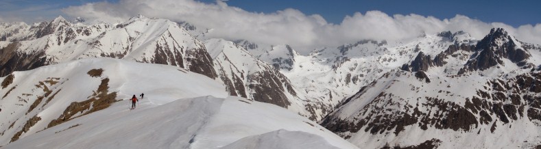 #2 sur la crete : au fond le cirque de la madone sur la crete : au fond le cirque de la madone