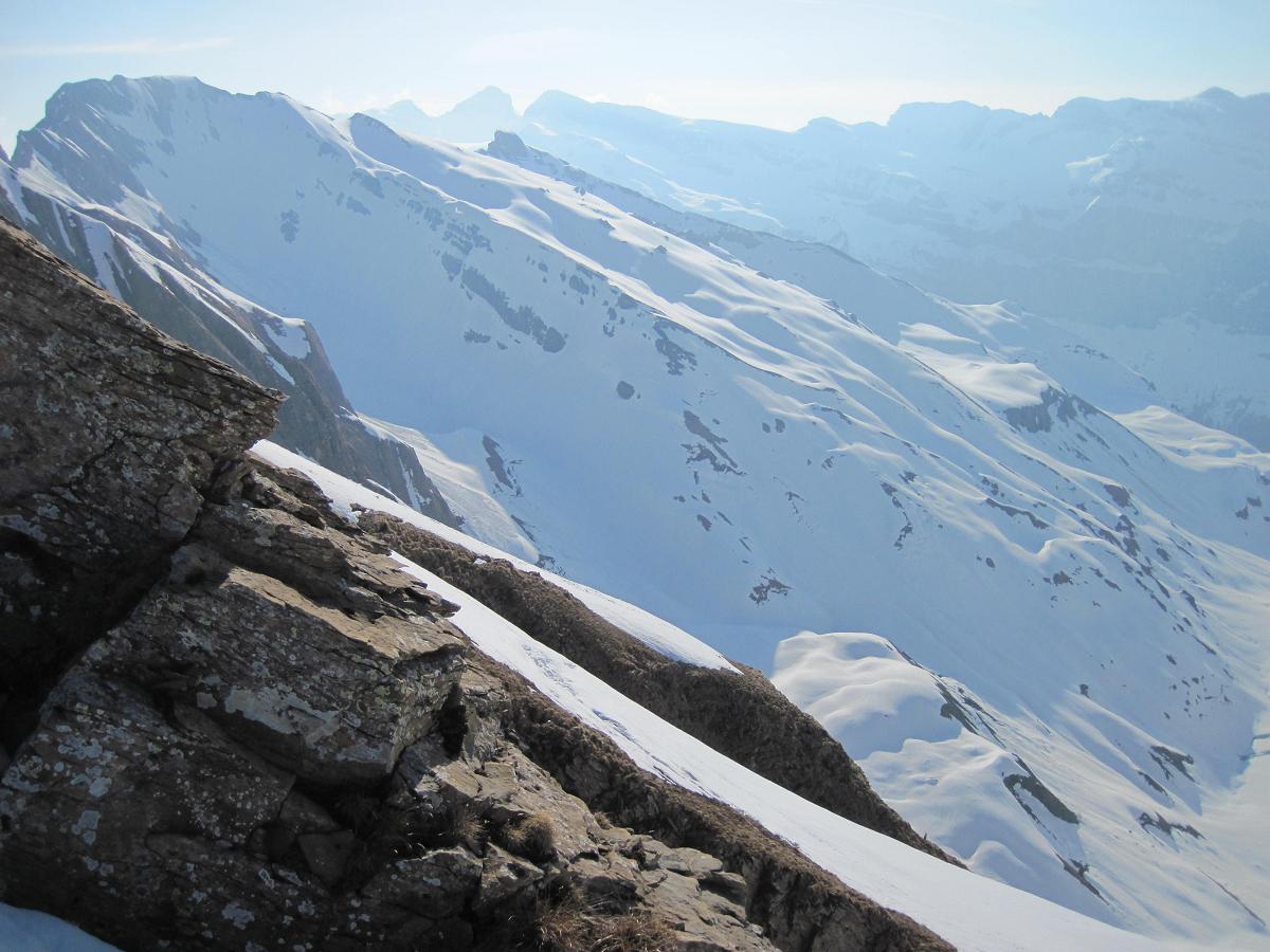 #4 Notre objectif. : Depuis la Golette de l Notre objectif. : Depuis la Golette de l'Oule on observe la Dent de Barme au dessus du lac de la Vogealle.