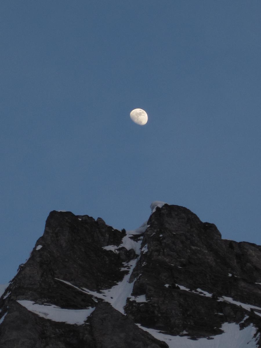 #1 La lune de Bostan : Corniche sous la lune. La lune de Bostan : Corniche sous la lune.