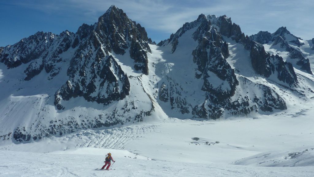 #2 Delle : Aiguille d Delle : Aiguille d'Argentiere et du Chardonnet, le col est tout au fond...