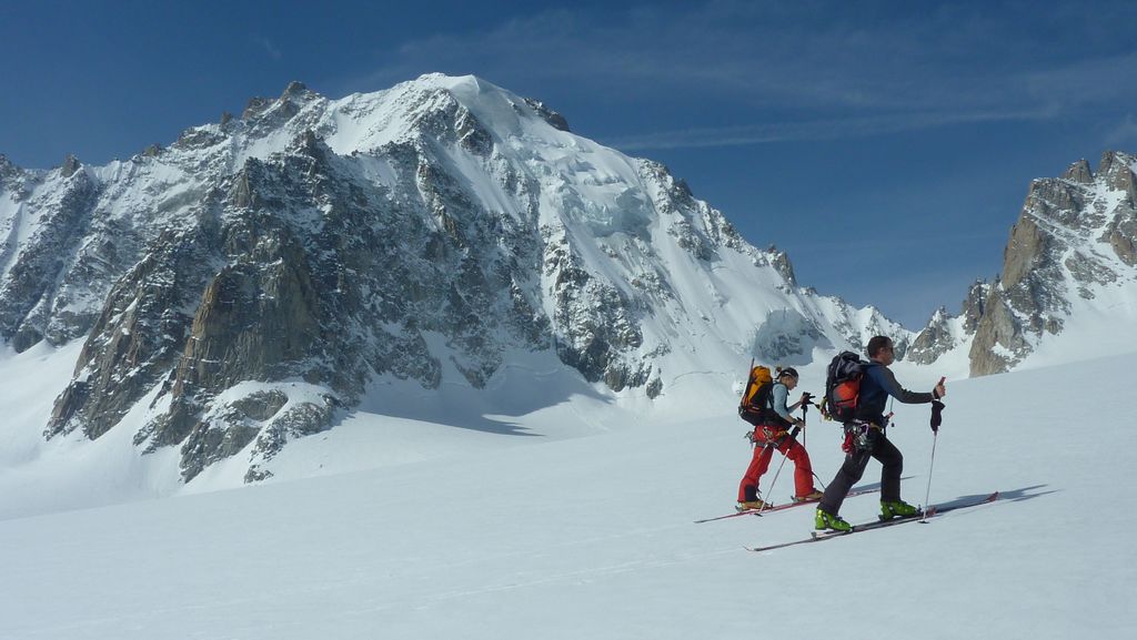 #19 Dream Team : devant la face N de l Dream Team : devant la face N de l'Aiguille d'Argentiere et ses seracs imposants