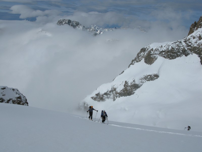 Skier en plein ciel : Les Bans sortent de la brume