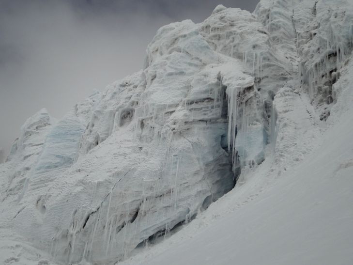 #1 Ailefroide1 : Passage sous les séracs.
Tout passe en peaux, bonnes conditions Ailefroide1 : Passage sous les séracs.
Tout passe en peaux, bonnes conditions
