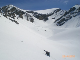 #15 Turge : Vue globale : le sommet, le couloir SW et le vallon W-NW Turge : Vue globale : le sommet, le couloir SW et le vallon W-NW
