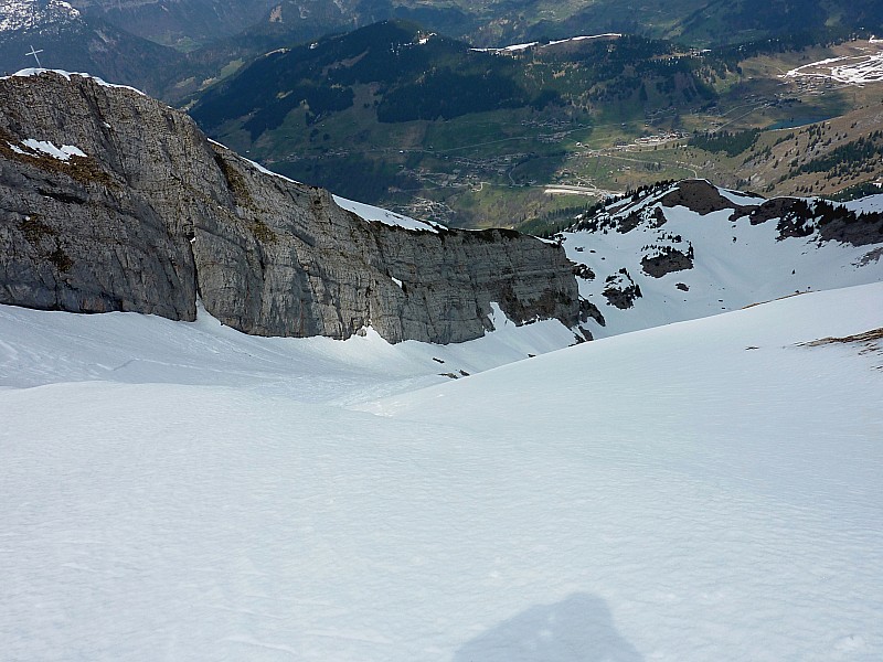 #2 Aig. des Calvaires couloir N : Le haut du couloir en neige lisse est avenant Aig. des Calvaires couloir N : Le haut du couloir en neige lisse est avenant