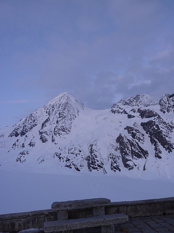 #11 Vue du refuge : La montée du dernier jour vers le Petit Combin Vue du refuge : La montée du dernier jour vers le Petit Combin