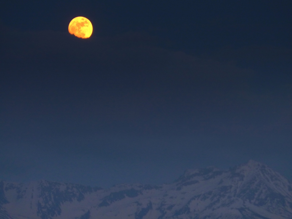 Pleine lune : La veille au soir, lever de lune sur les Grands Moulins