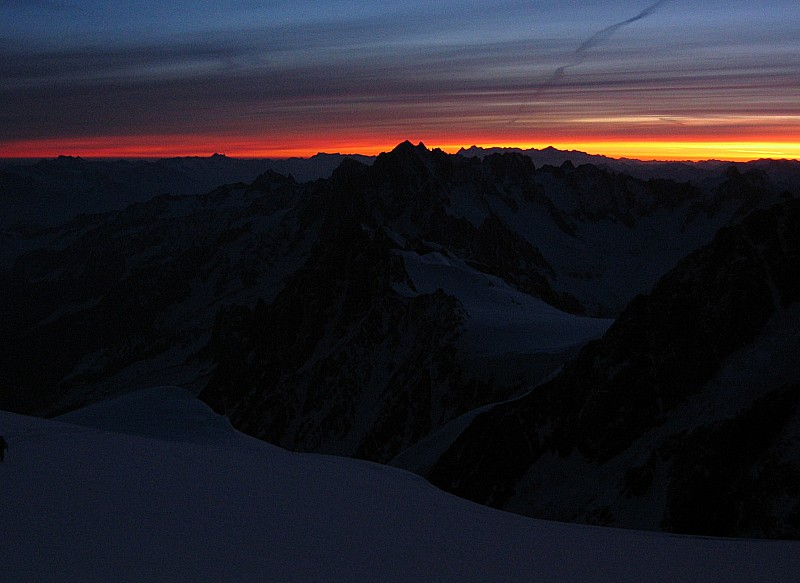 #4 Lever du jour : Lever du jour un peu avant de monter vers le refuge vallot. Lever du jour : Lever du jour un peu avant de monter vers le refuge vallot.