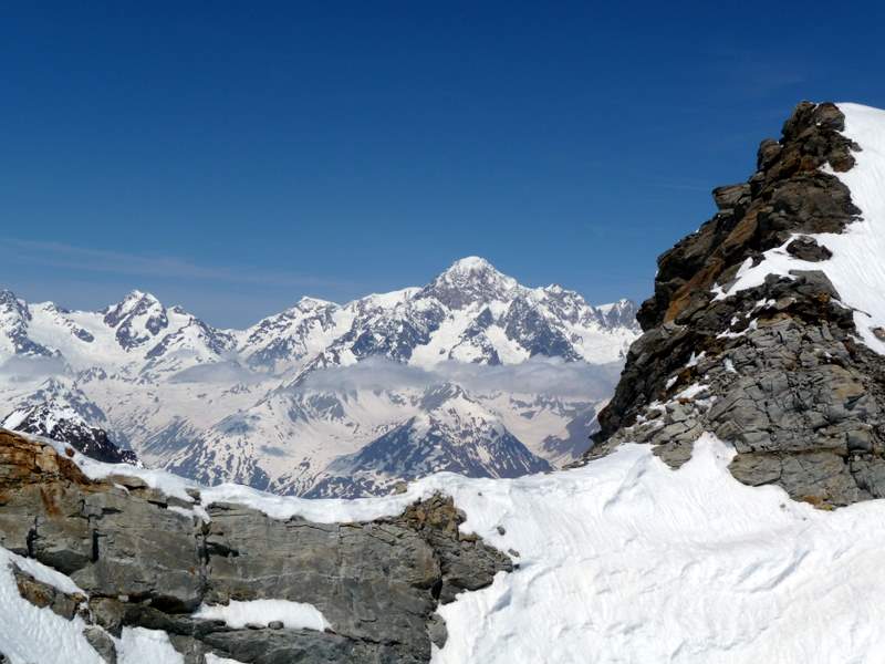 Mt Blanc : Mt Blanc et le stratus italien qui en finit de se dissiper