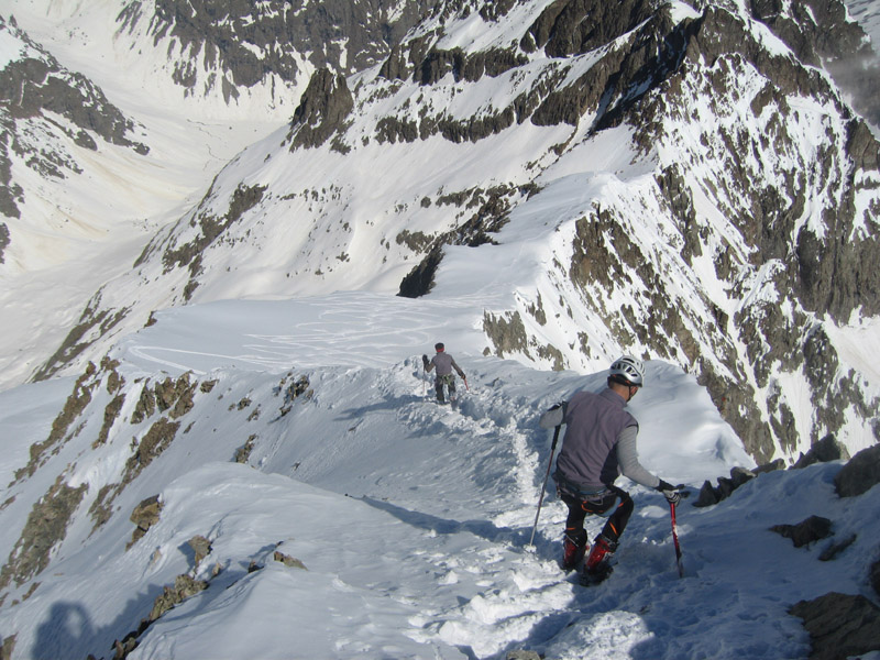#13 Descente de l Descente de l'arête : Il reste une pente mixte un peu raide pour arriver au glacier