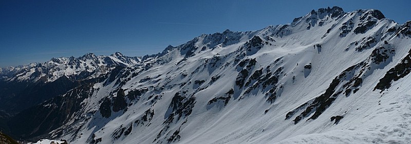 #1 Panorama : encore pas mal de neige sur ces beaux sommets. Panorama : encore pas mal de neige sur ces beaux sommets.