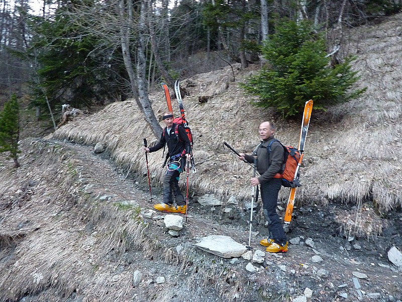 #2 Très bon chemin : Un peu de portage pour Albert et Régis Très bon chemin : Un peu de portage pour Albert et Régis