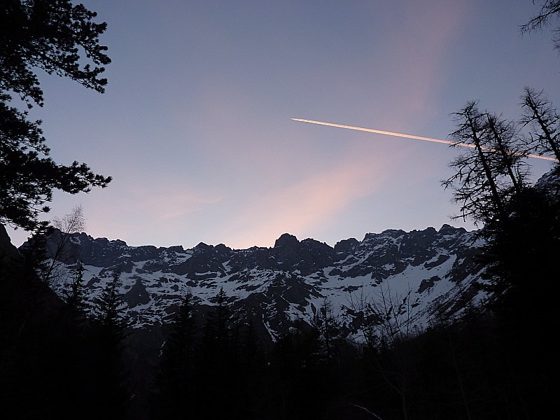 #1 Départ : Le jour arrive vite et les avions commencent leurs voyages Départ : Le jour arrive vite et les avions commencent leurs voyages