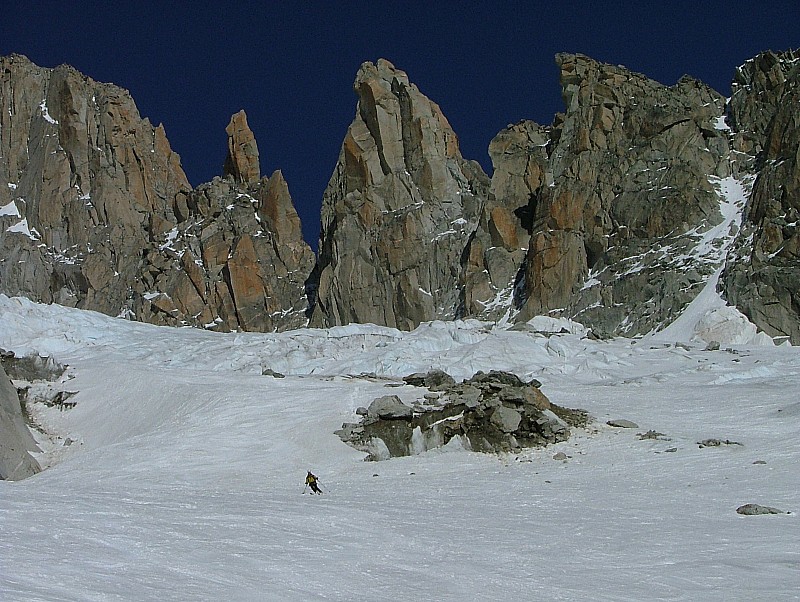 #18 le glacier du Milieu : vers 3000 m, la lumière est bien différente de celle du matin...
et l le glacier du Milieu : vers 3000 m, la lumière est bien différente de celle du matin...
et l'échauffement du bonhomme aussi !!!