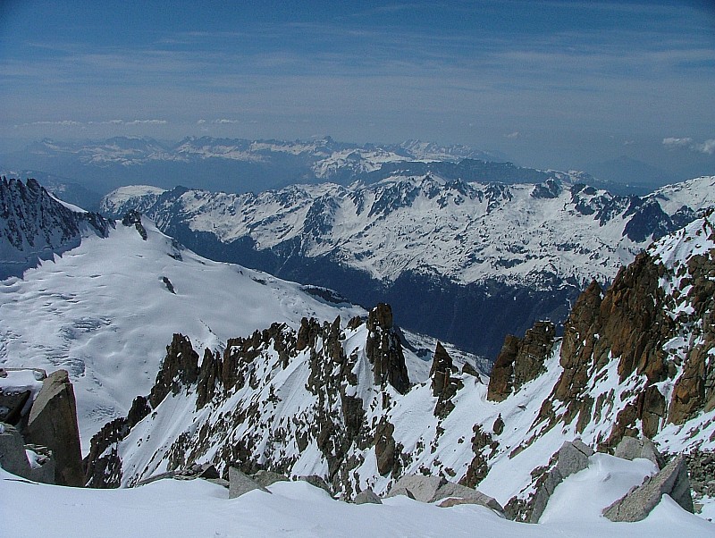 #10 vers l vers l'ouest : Depuis le sommet de l'aiguille d'Argentière, vue vers l'W :
Charvin, Pointe Percée, Môle ...
et vue sur l'enneigement des Aiguilles Rouges