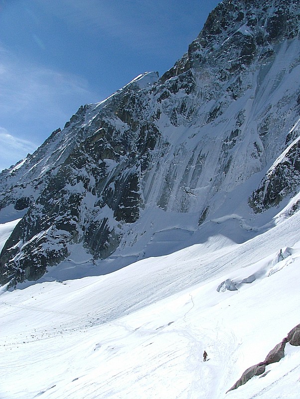 #1 Accès au glacier d Accès au glacier d'Argentière : Olivier s'engage sous les faces nord du bassin d'Argentière
